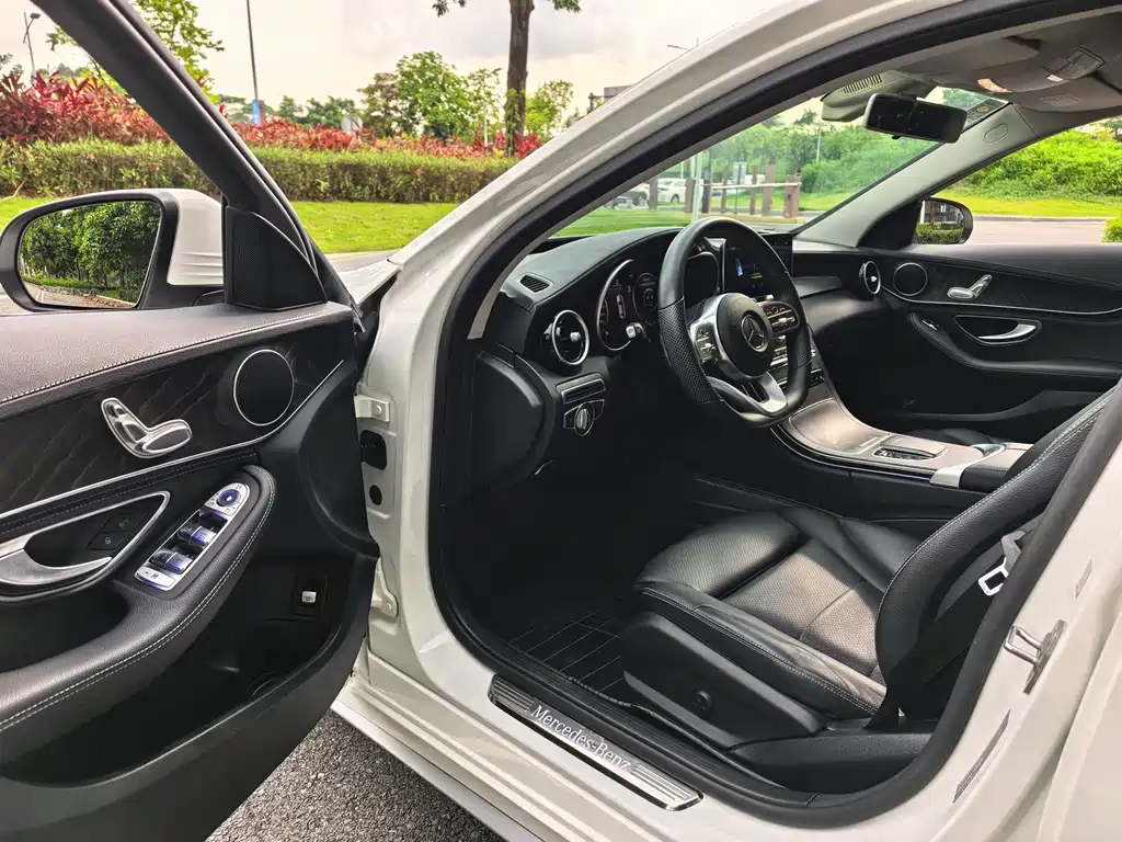Mercedes-Benz C-Class — миниатюра 6