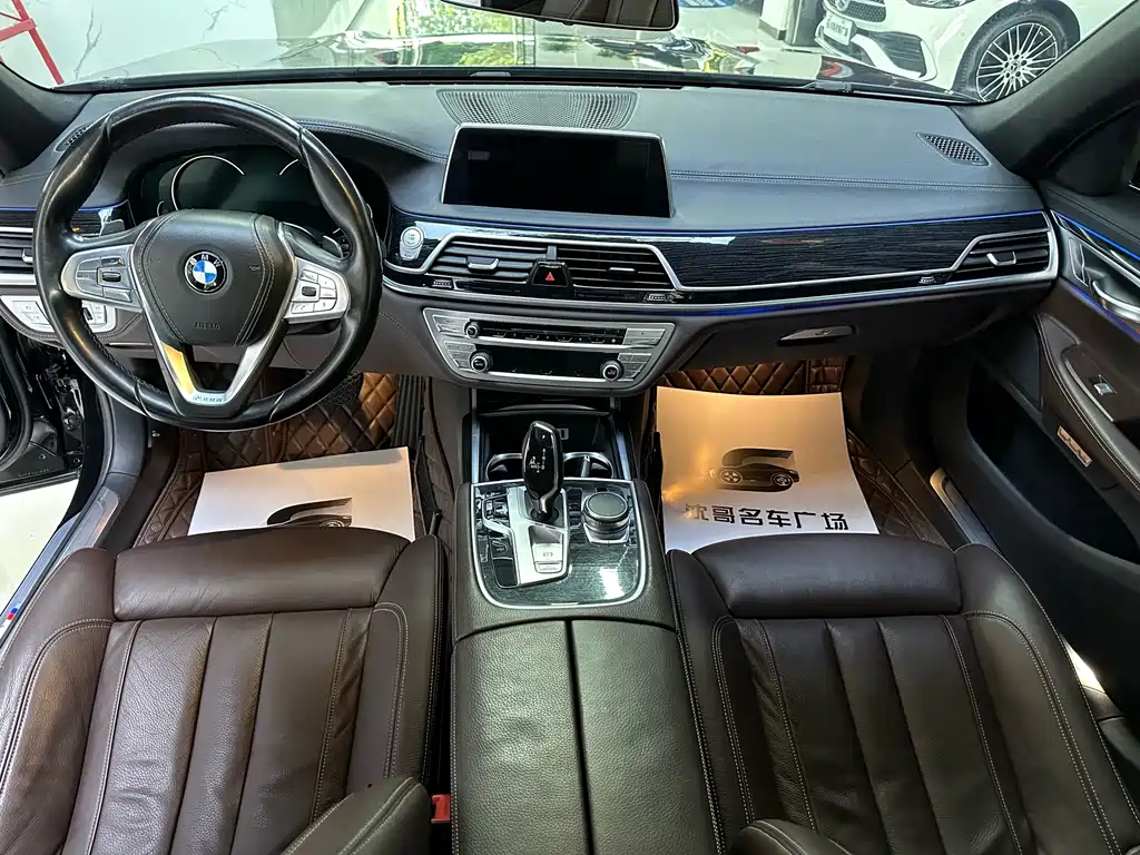 BMW 7 Series — миниатюра 6