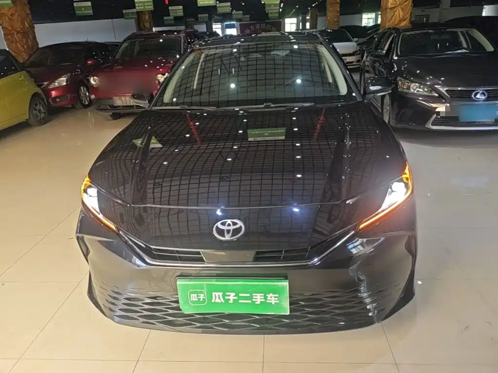 Toyota Camry — миниатюра 3