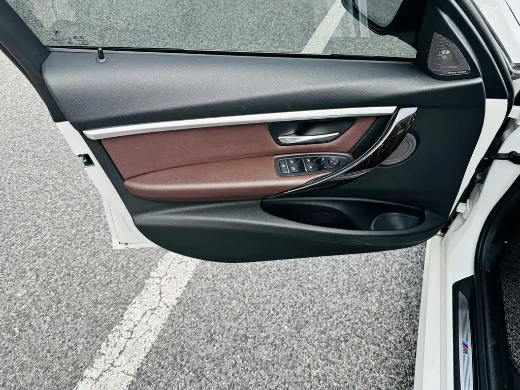 BMW 3 Series — миниатюра 4