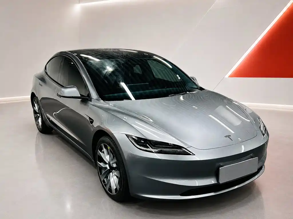Tesla Model 3 — миниатюра 3