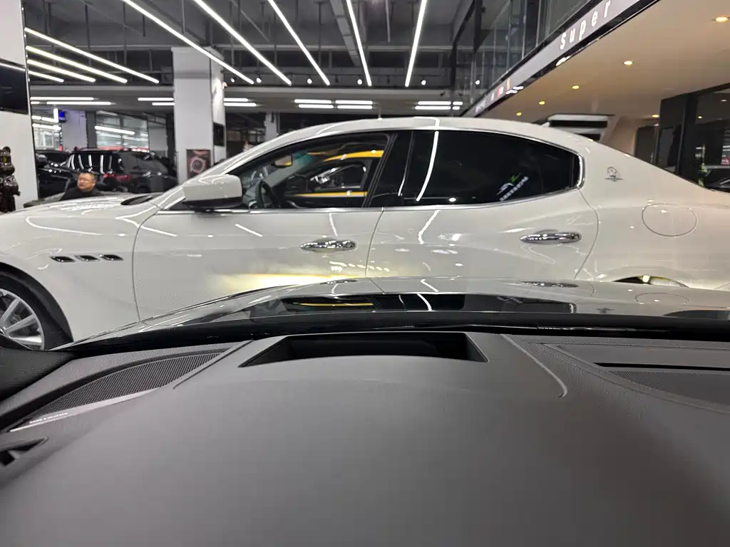 Audi RS 4 — миниатюра 16