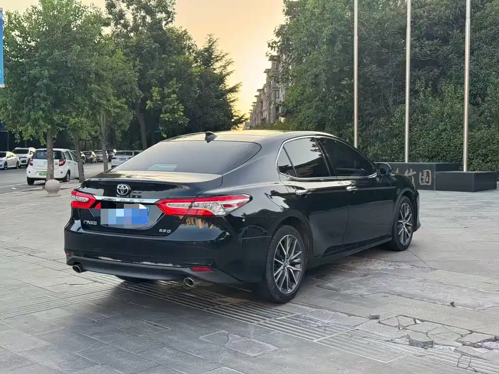 Toyota Camry — миниатюра 4