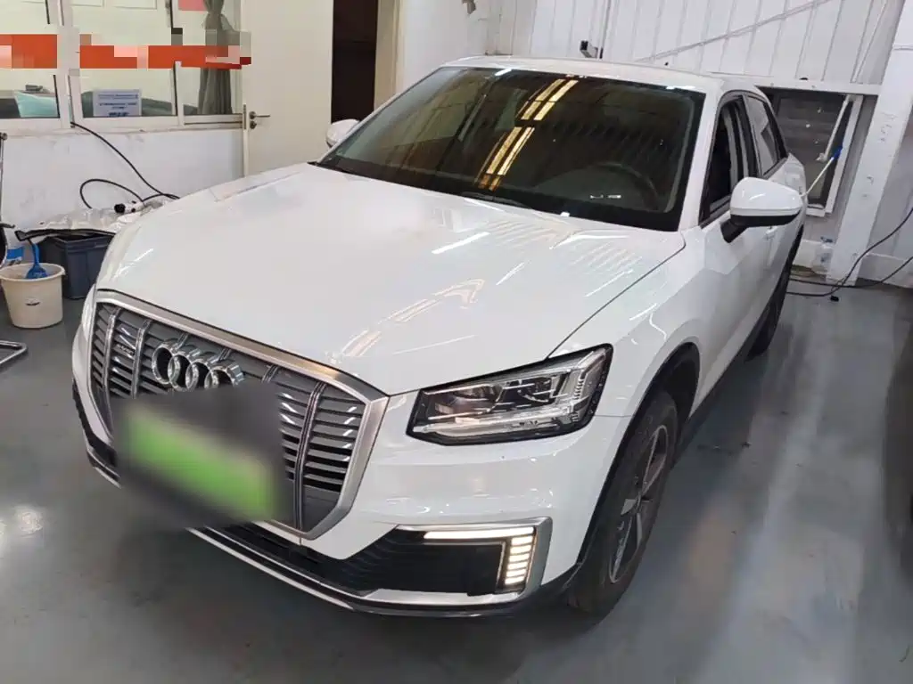 Audi Q2L E-tron