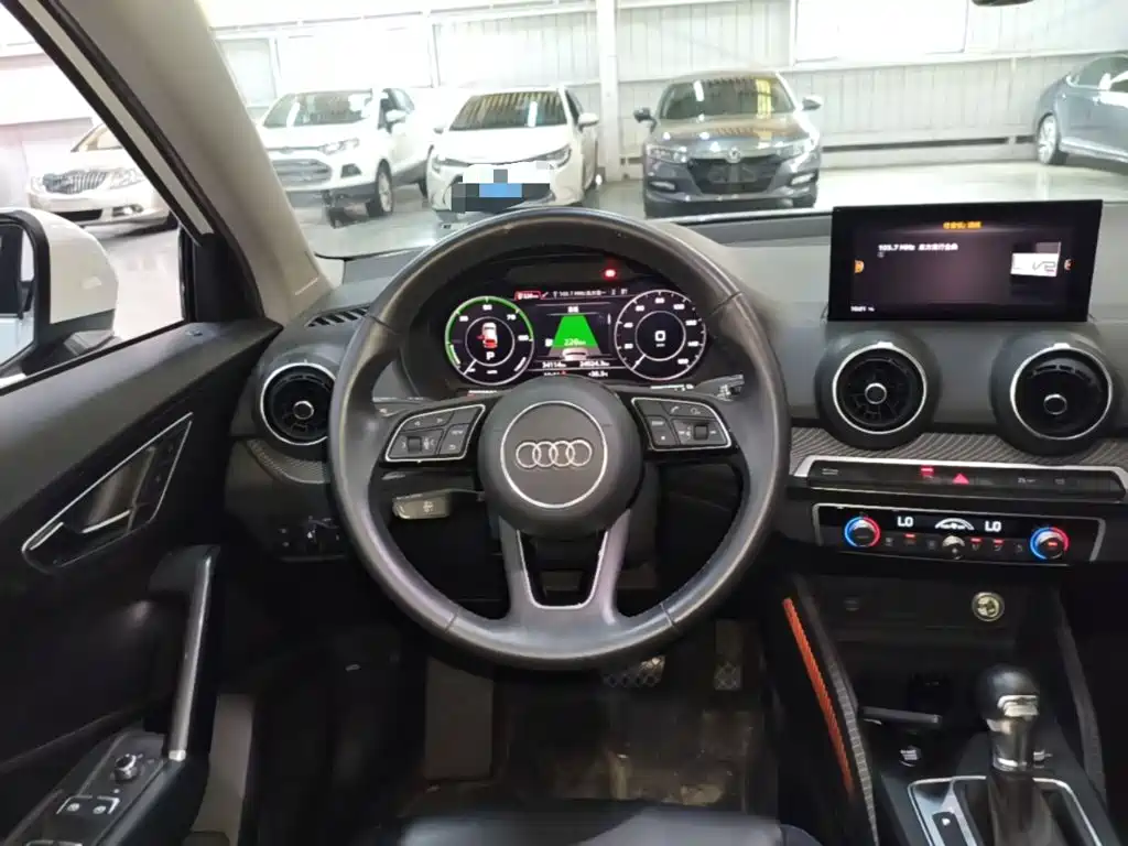 Audi Q2L e-tron — миниатюра 11