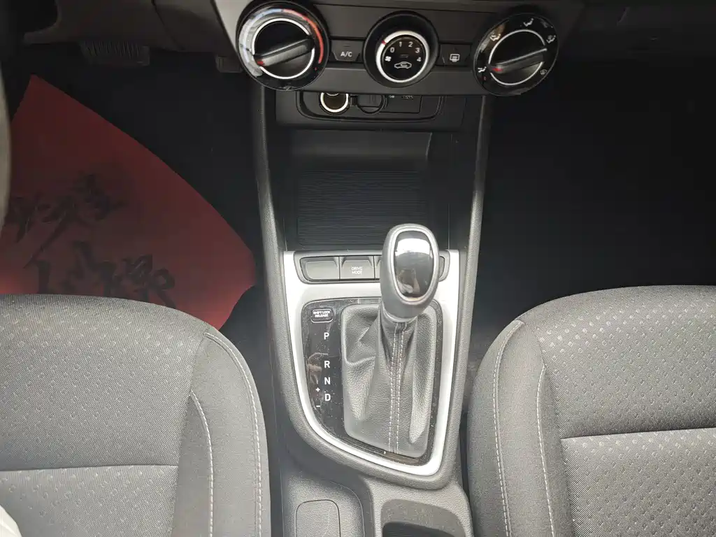 Hyundai Elantra — миниатюра 8