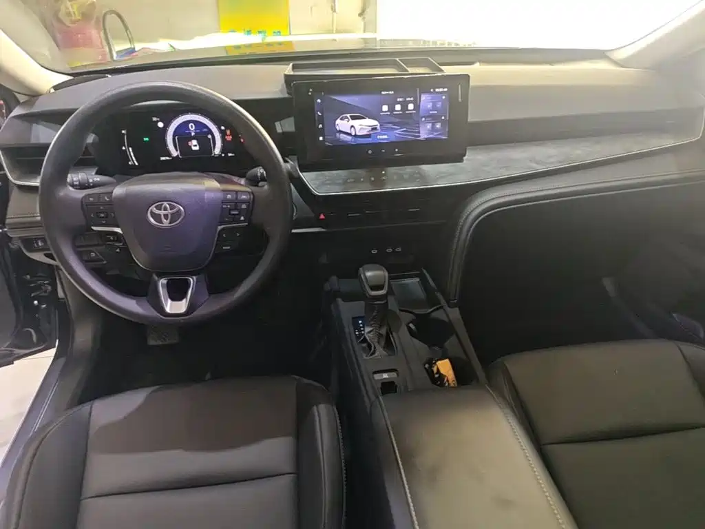Toyota Camry — миниатюра 10