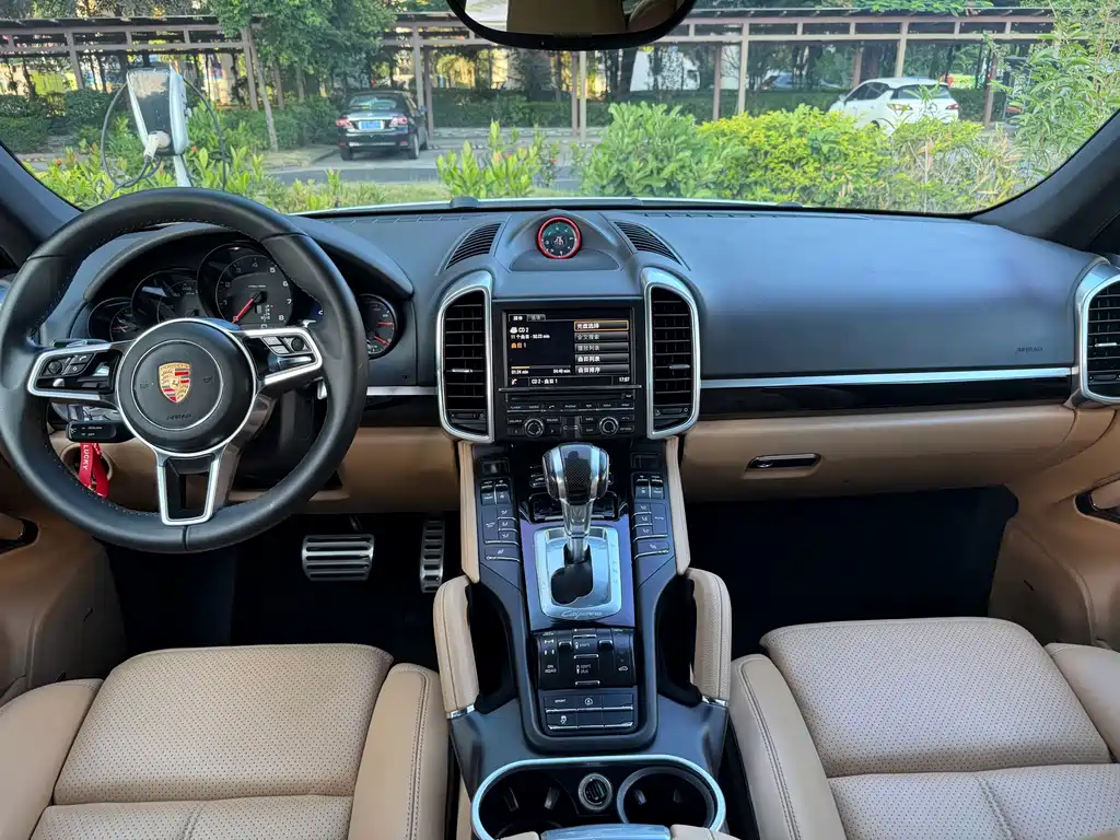 Porsche Cayenne — миниатюра 7