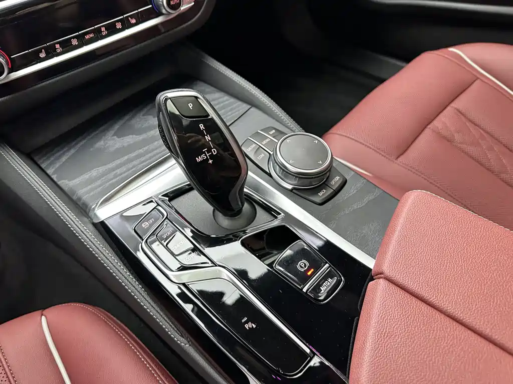 BMW 5 Series — миниатюра 17