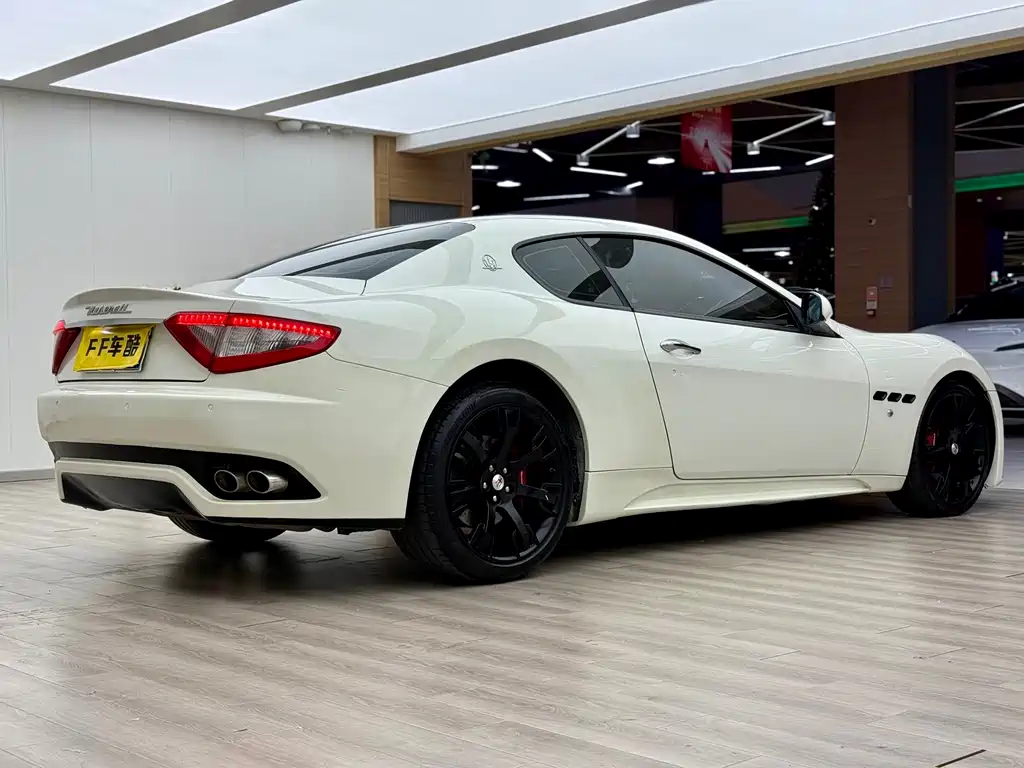 Maserati GranTurismo 2012 4.7L MC Stradale