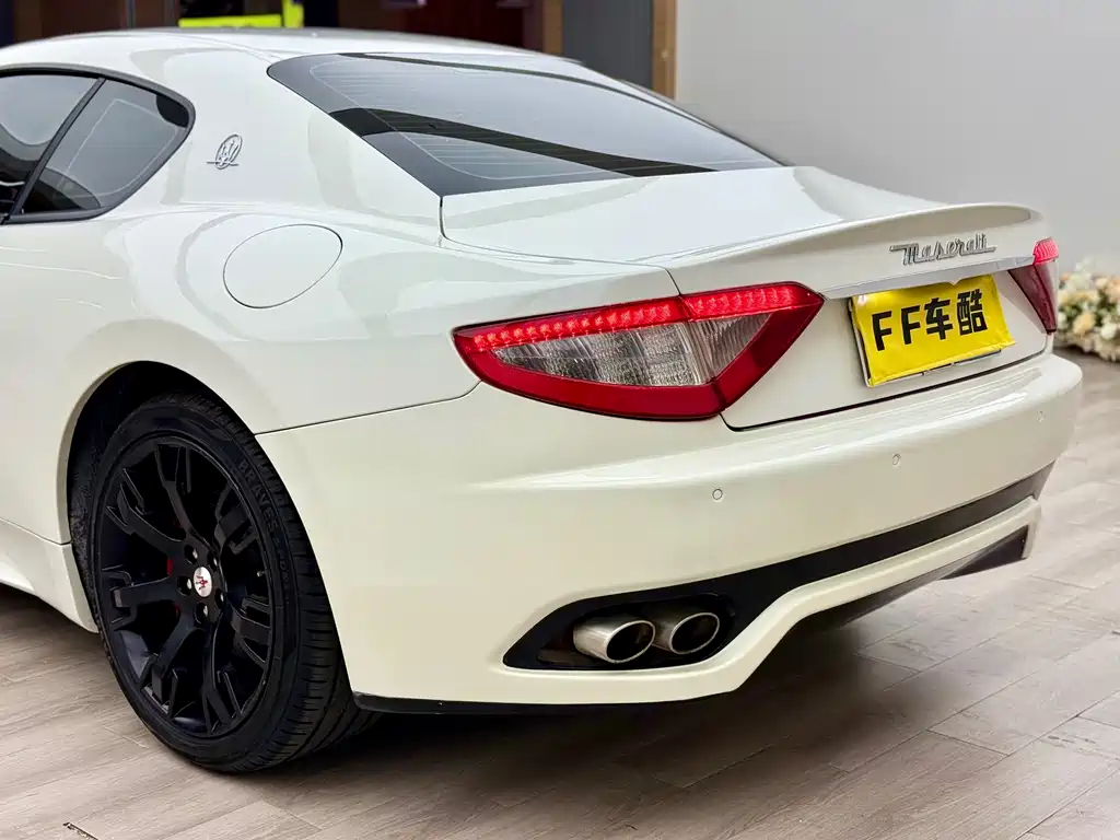 Maserati GranTurismo 2012 4.7L MC Stradale