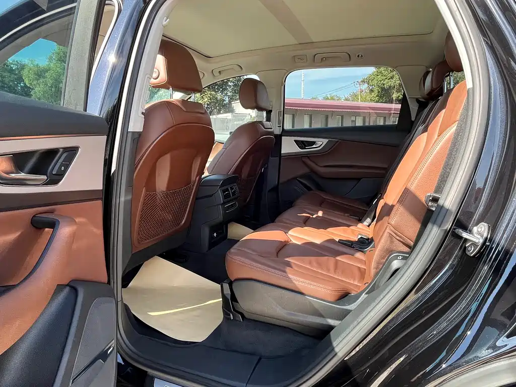 Audi Q7 — миниатюра 6