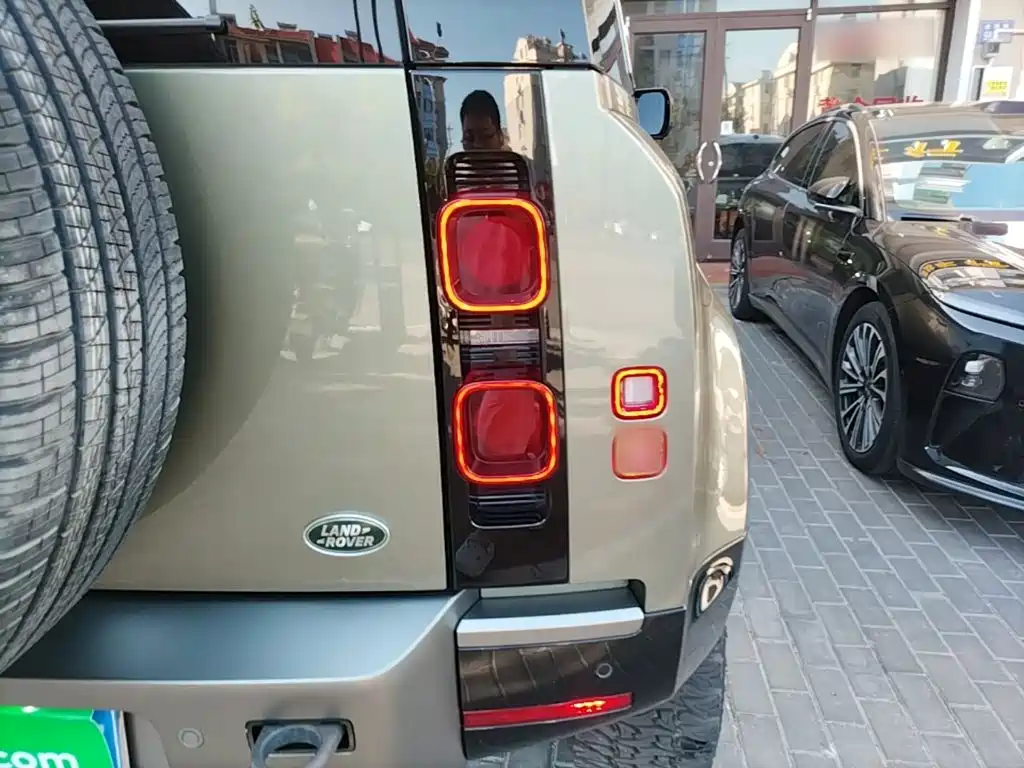 Land Rover Defender — миниатюра 8