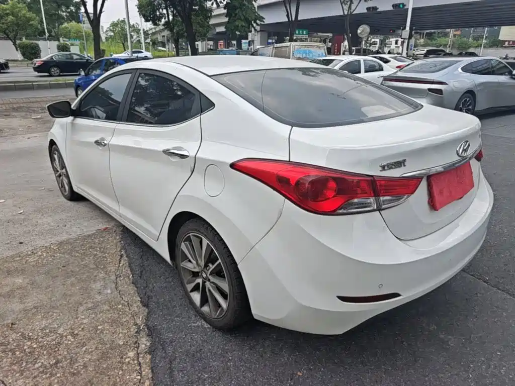 Hyundai Elantra Langdong — миниатюра 5