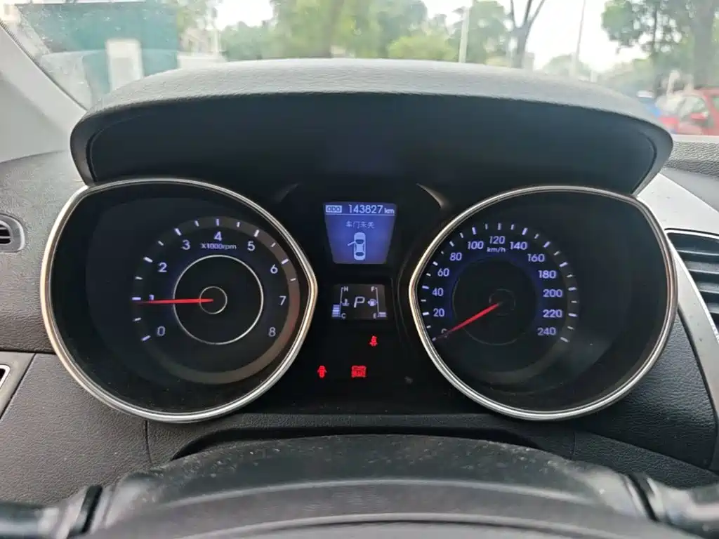Hyundai Elantra Langdong — миниатюра 12