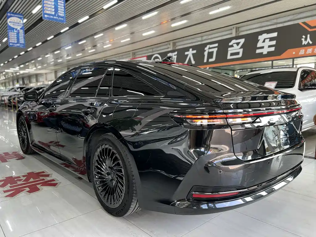 Toyota Crown (Import) — миниатюра 9