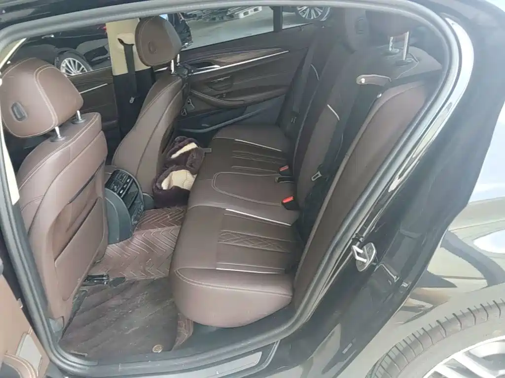BMW 5 Series — миниатюра 17