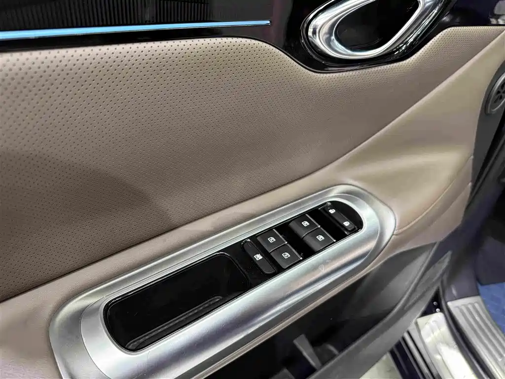 GAC Motor Trumpchi E8 PHEV — миниатюра 10