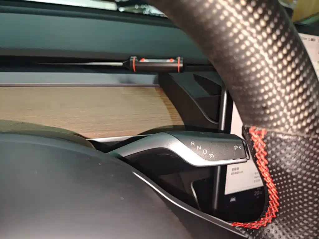 Tesla Model Y — миниатюра 14