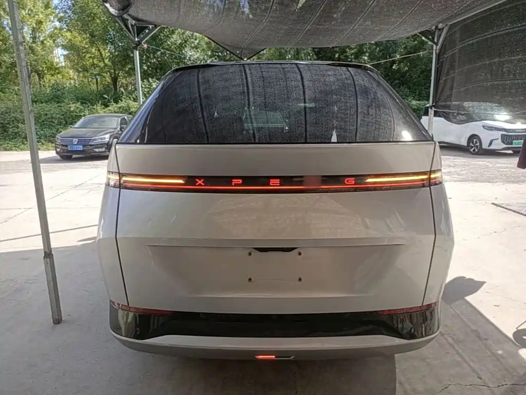 XPeng X9 — миниатюра 6