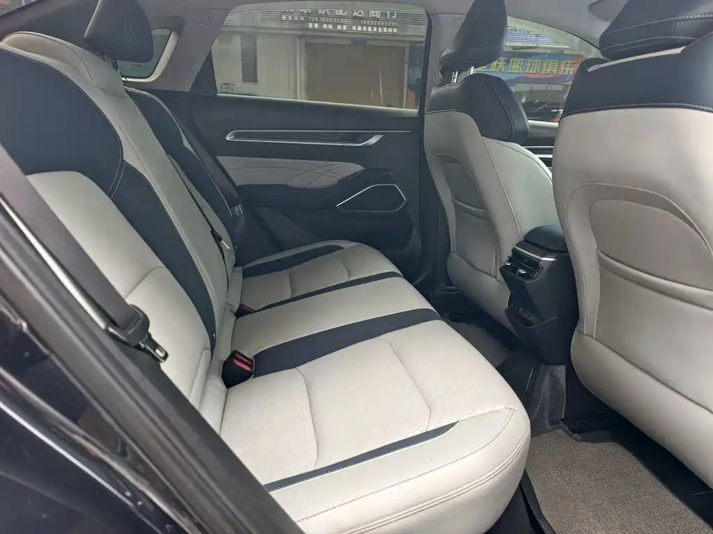 Geely Emgrand — миниатюра 6