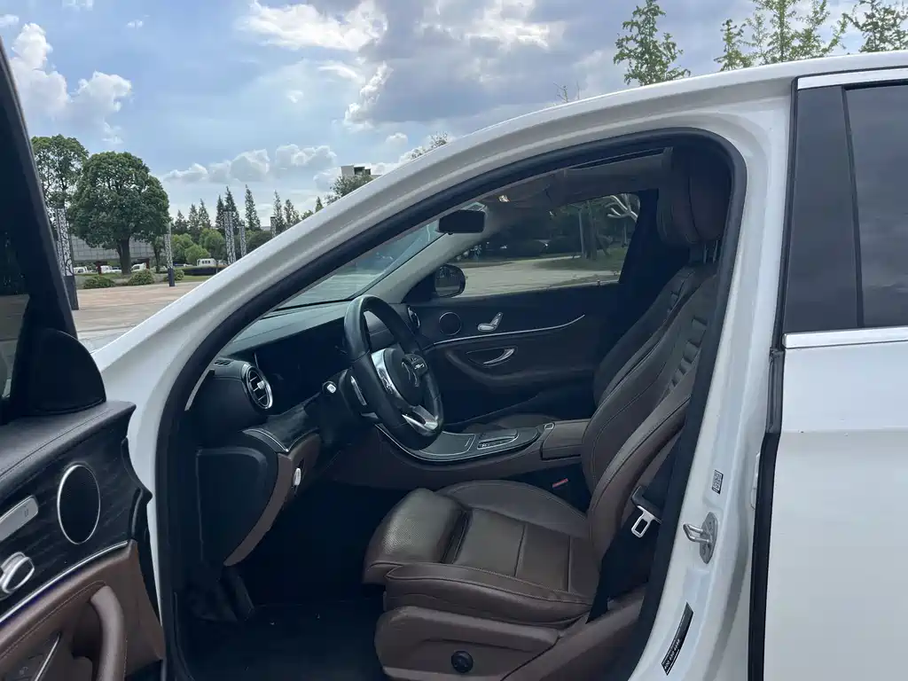 Mercedes-Benz E-Class — миниатюра 4