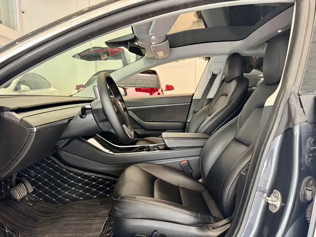 Tesla Model 3 — миниатюра 5