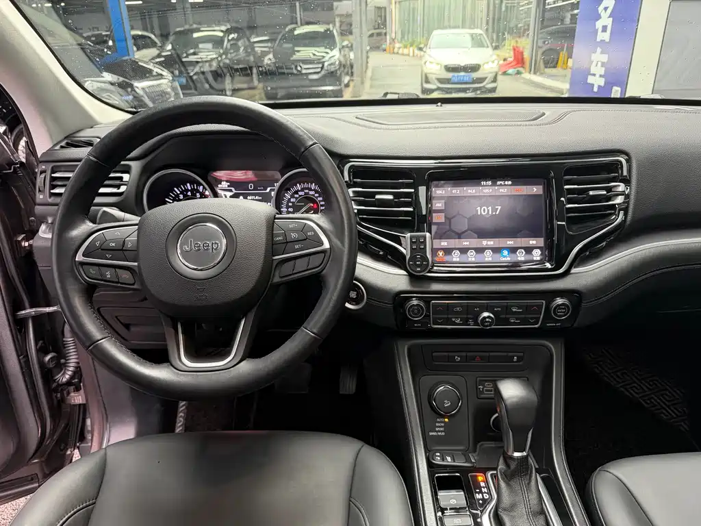Jeep Commander — миниатюра 12