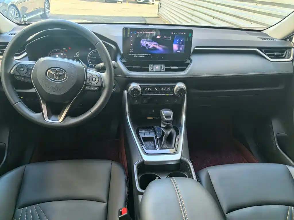Toyota RAV4 — миниатюра 6