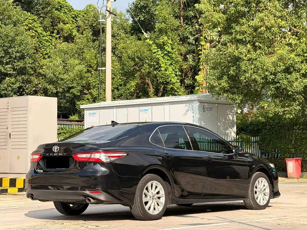 Toyota Camry — миниатюра 14