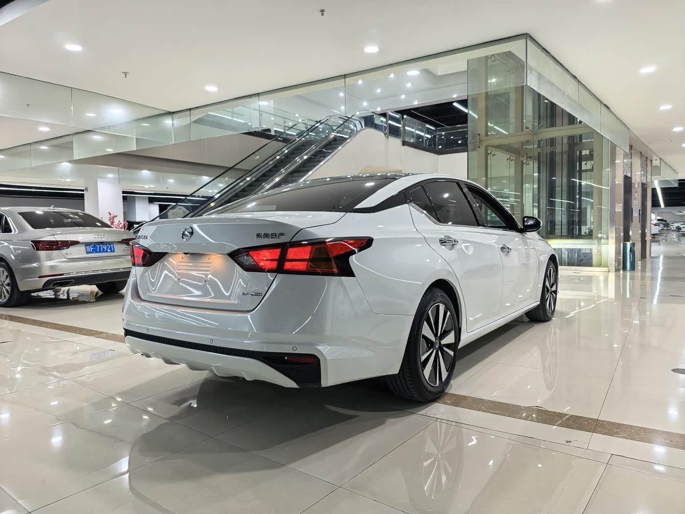 Nissan Teana 2.0 л 2023 г. Белый, пробег 19000 км