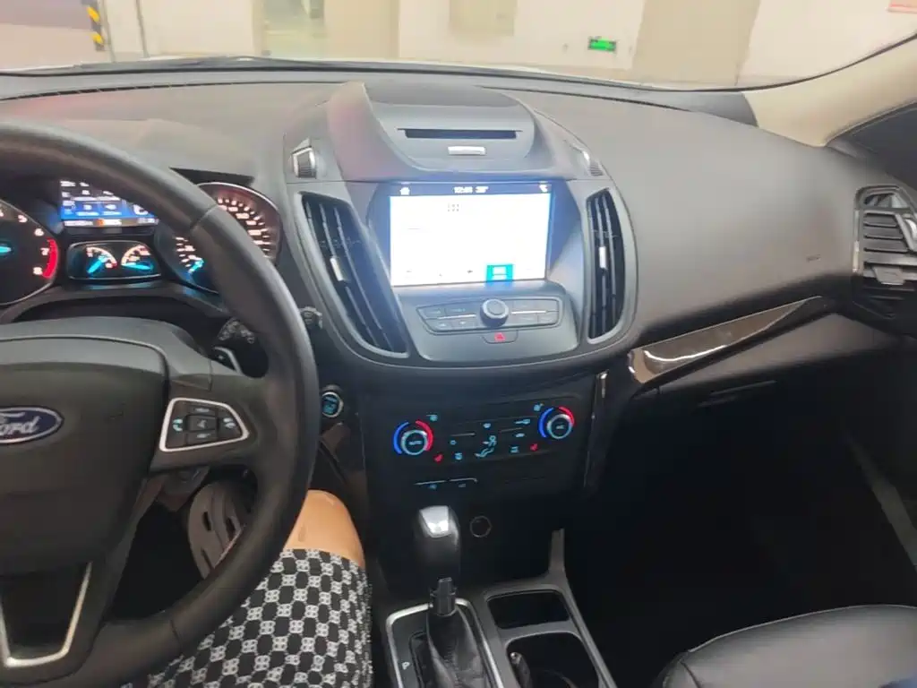 Ford Kuga — миниатюра 10