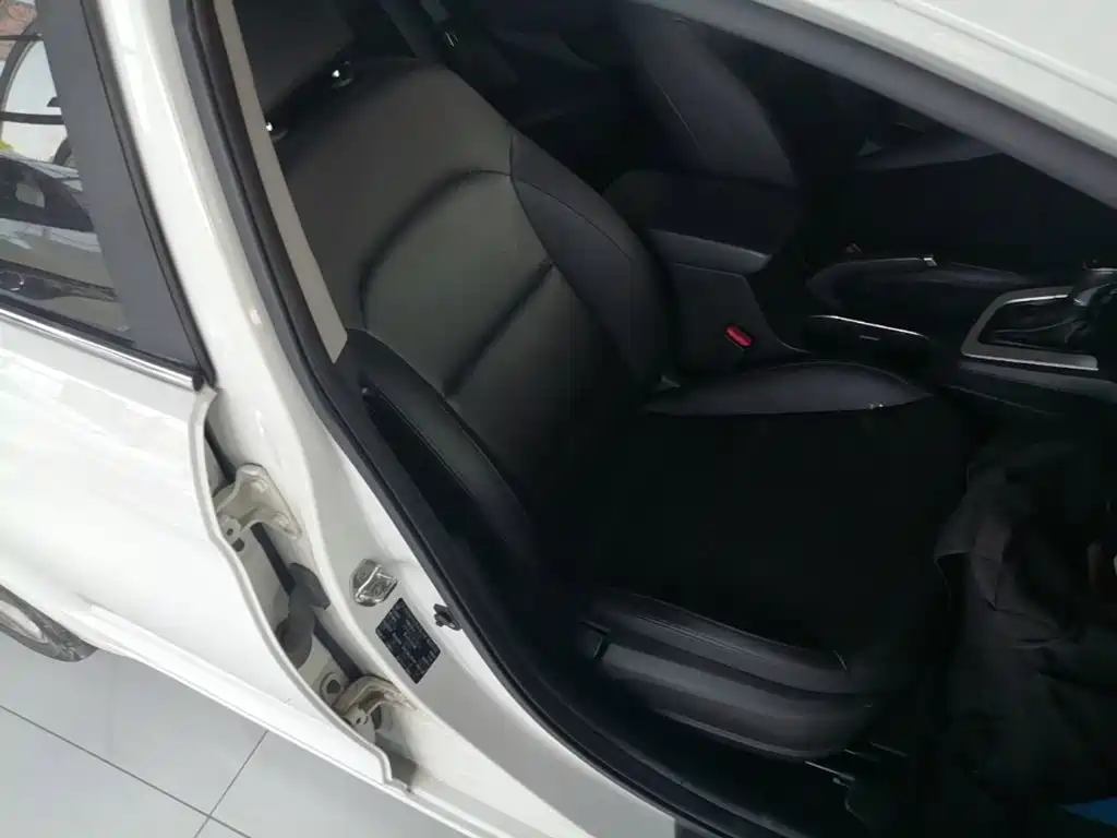 Hyundai Elantra — миниатюра 25