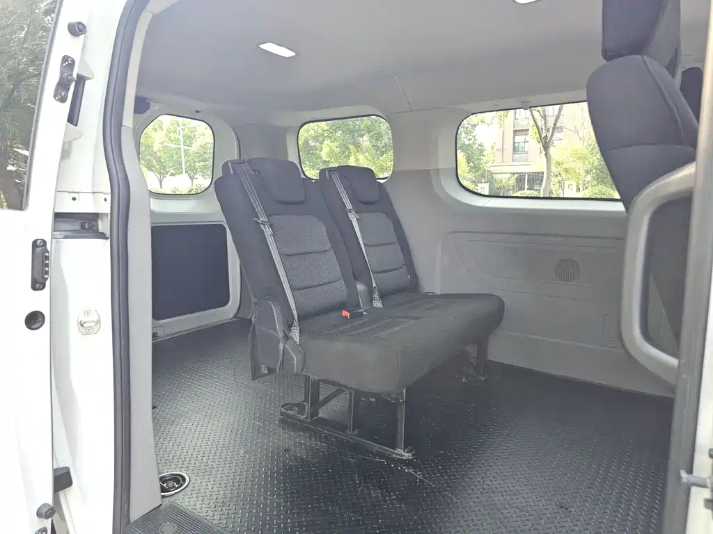 Maxus V70 — миниатюра 9