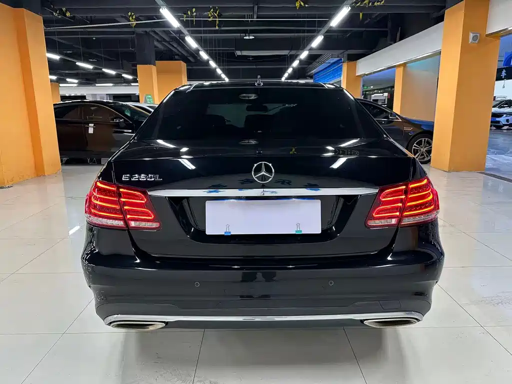Mercedes-Benz E-Class — миниатюра 7