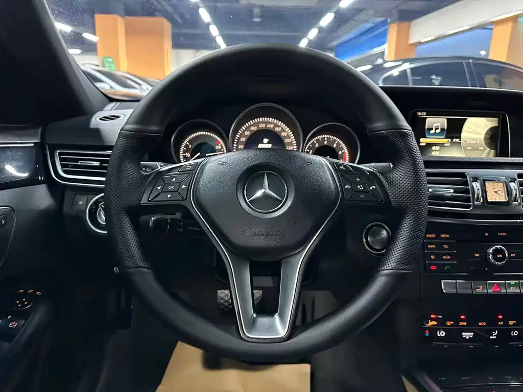 Mercedes-Benz E-Class — миниатюра 10