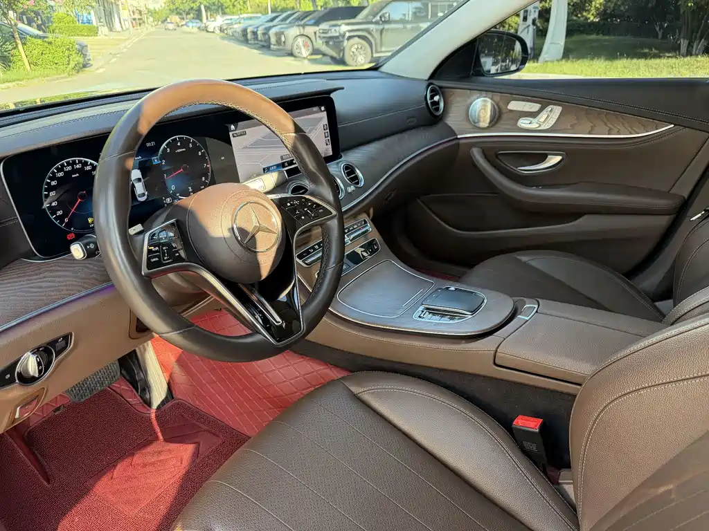 Mercedes-Benz E-Class — миниатюра 9