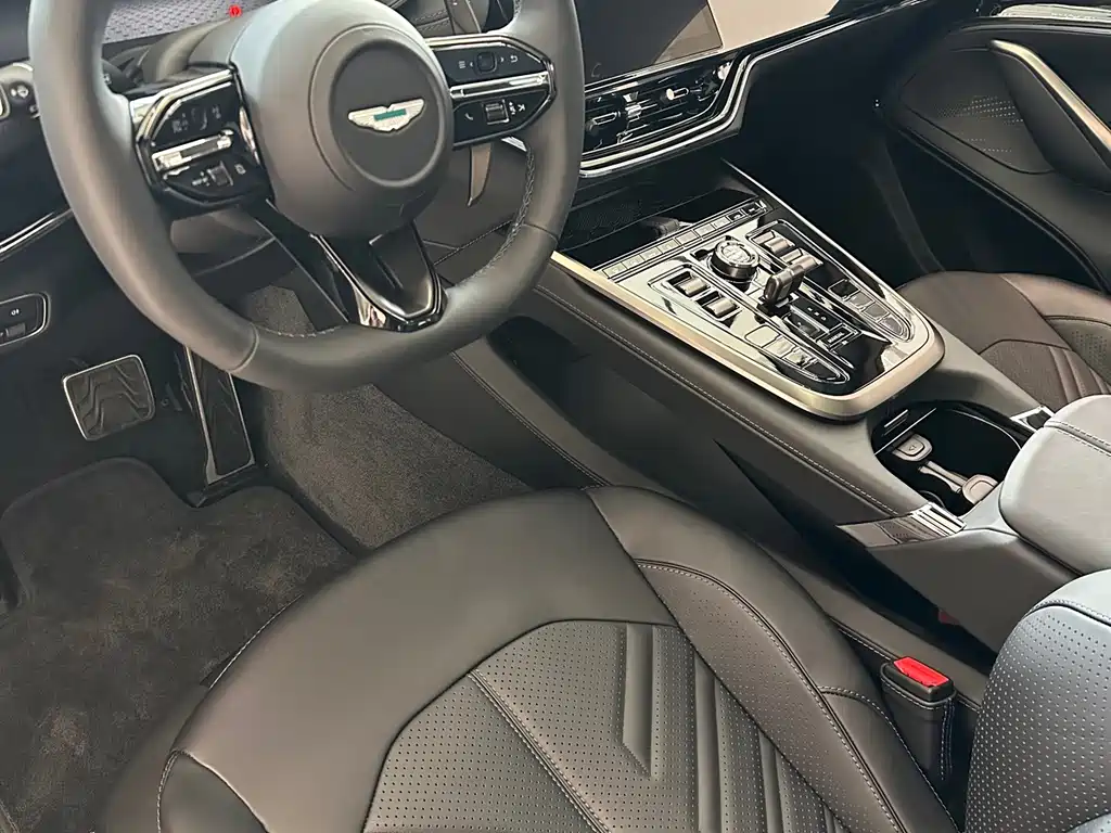 Aston Martin DBX — миниатюра 3