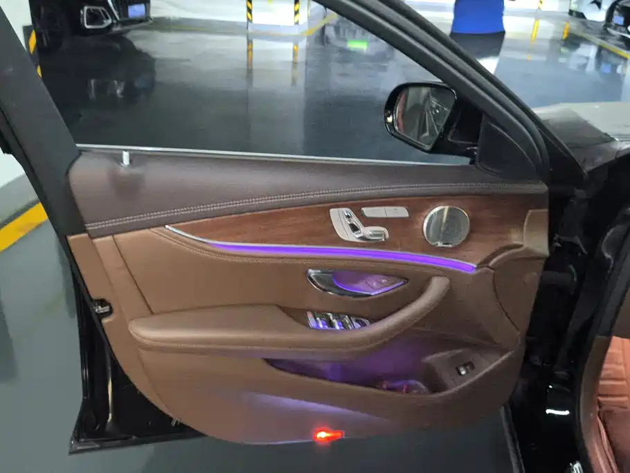 Mercedes-Benz E-Class — миниатюра 7