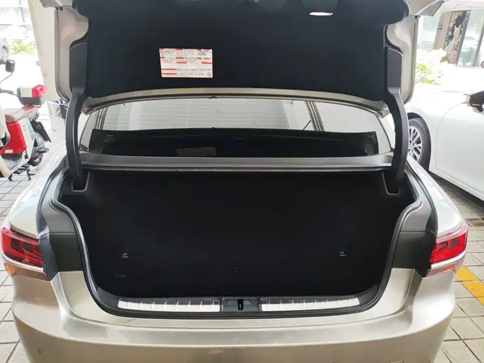Lexus LS — миниатюра 7