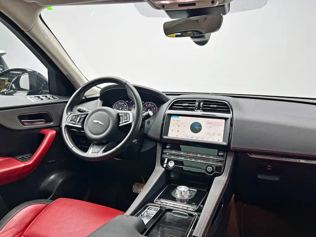 Jaguar F-PACE — миниатюра 22
