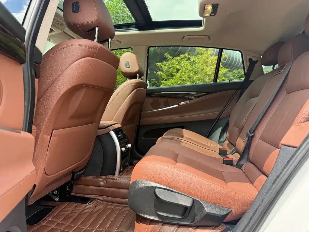 BMW 5 Series GT — миниатюра 20