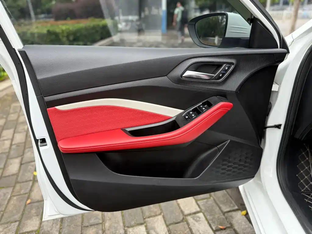 MG MG5 — миниатюра 10