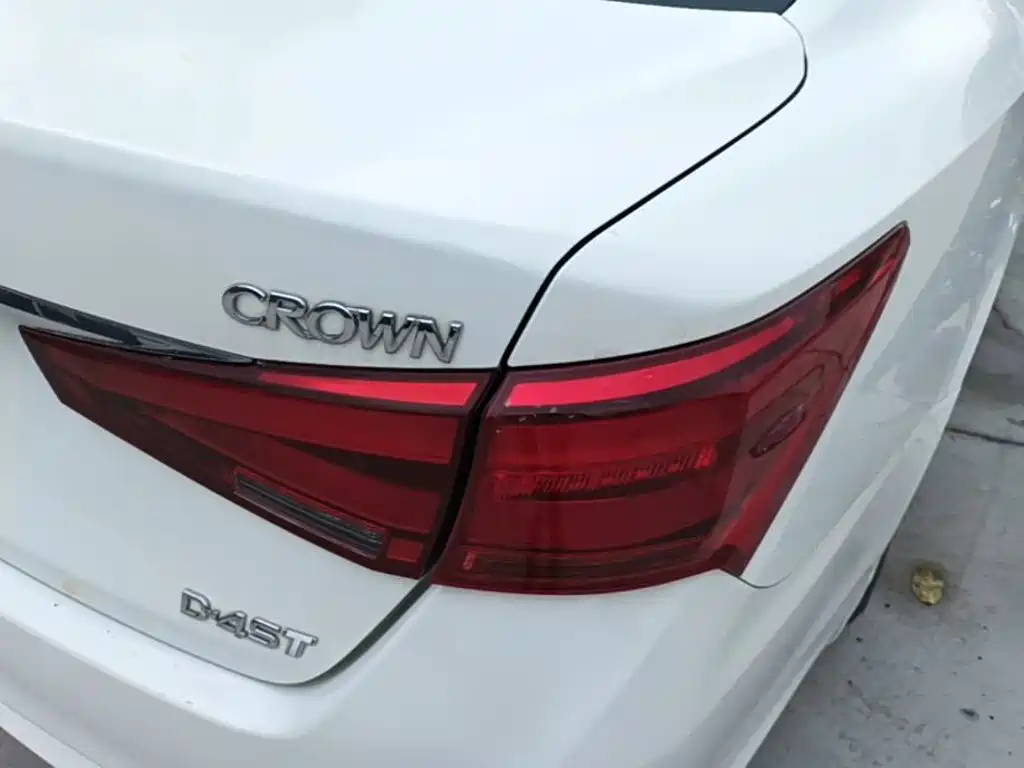 Toyota Crown — миниатюра 8