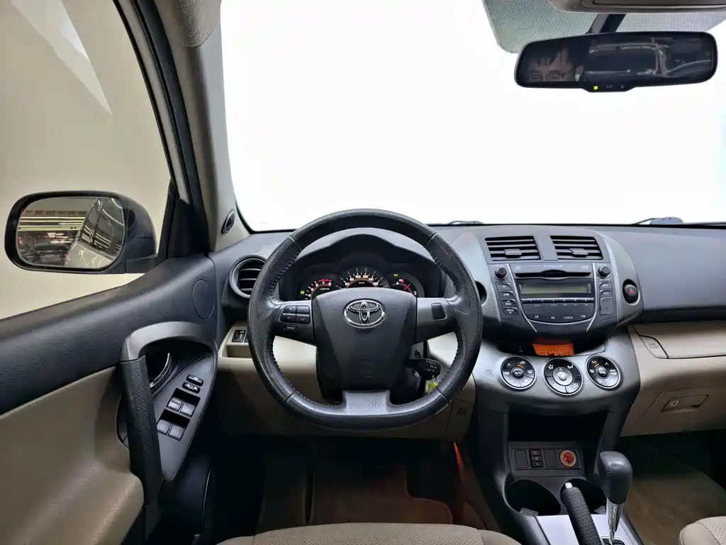 Toyota RAV4 — миниатюра 30