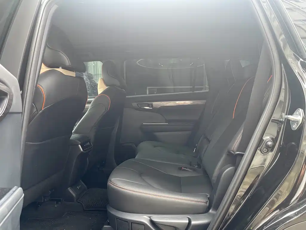 Toyota Crown Kluger — миниатюра 7