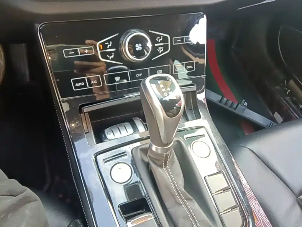 Hongqi Hongqi H5 — миниатюра 14