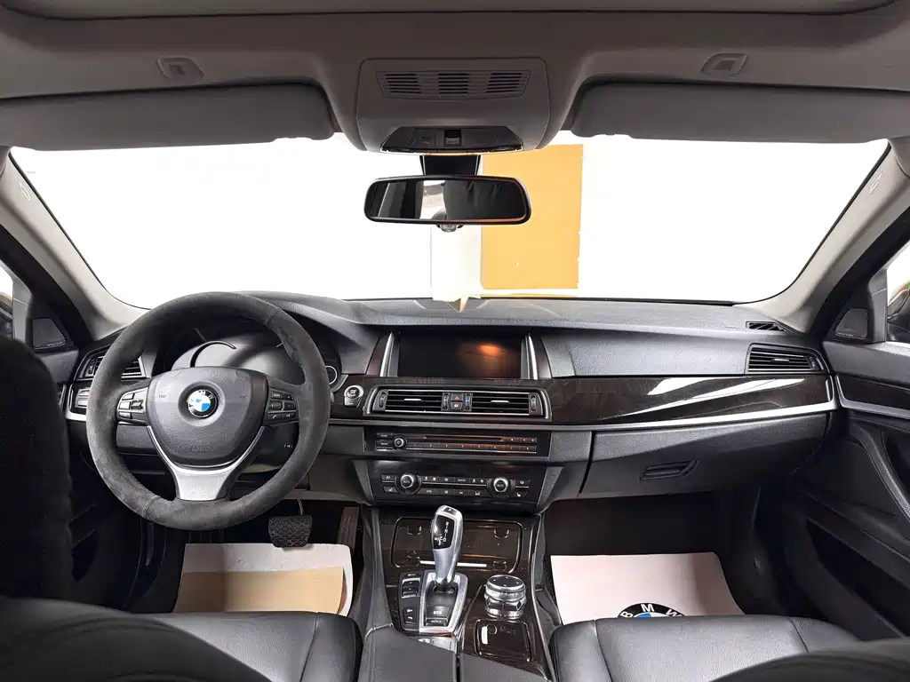 BMW 5 Series — миниатюра 7
