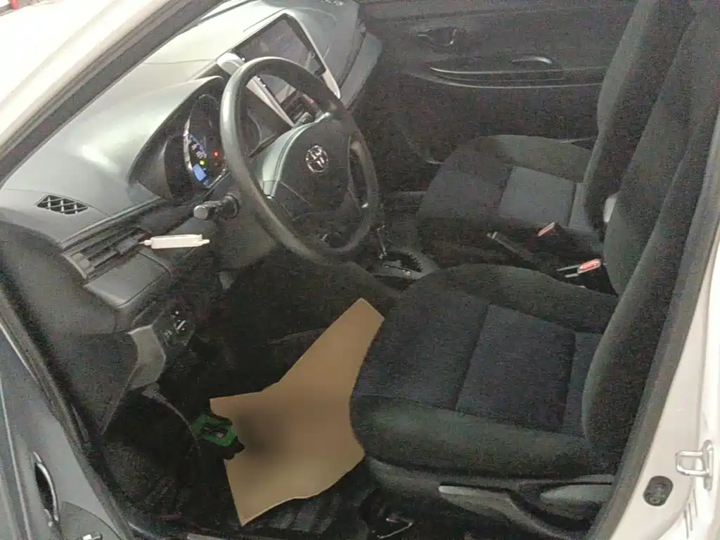 Toyota Yaris L — миниатюра 15