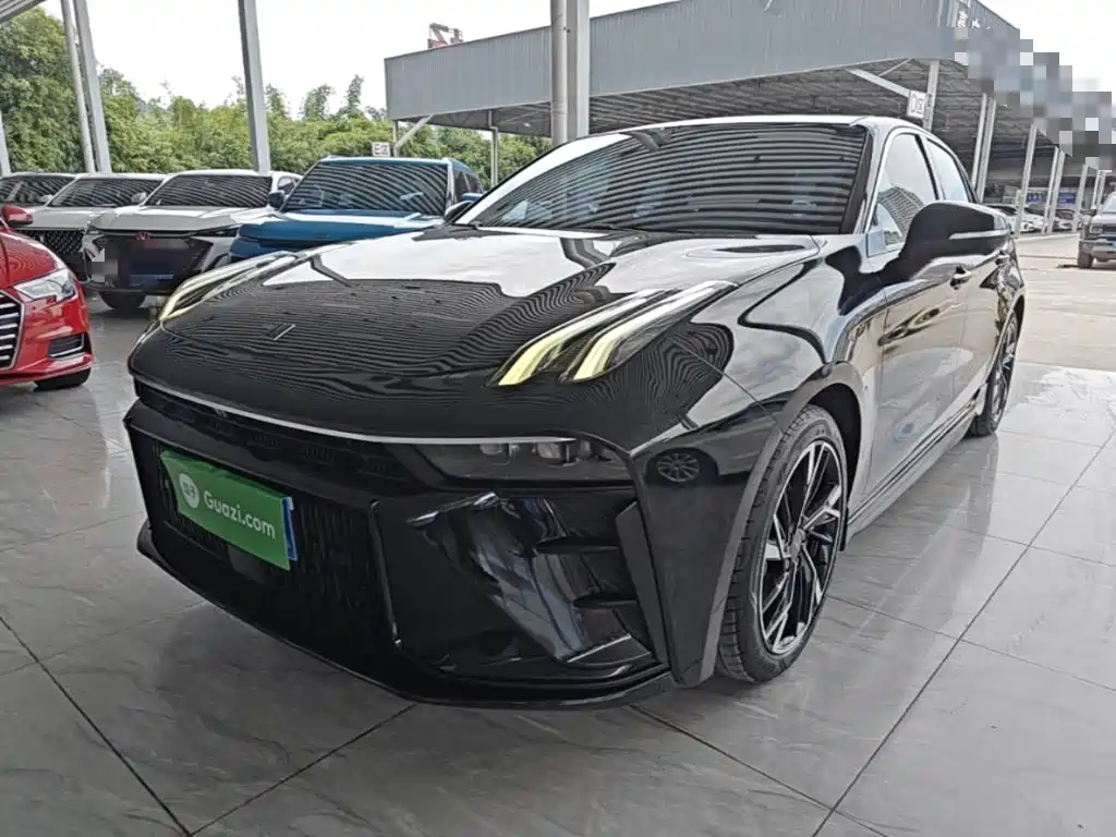Lynk & Co 03